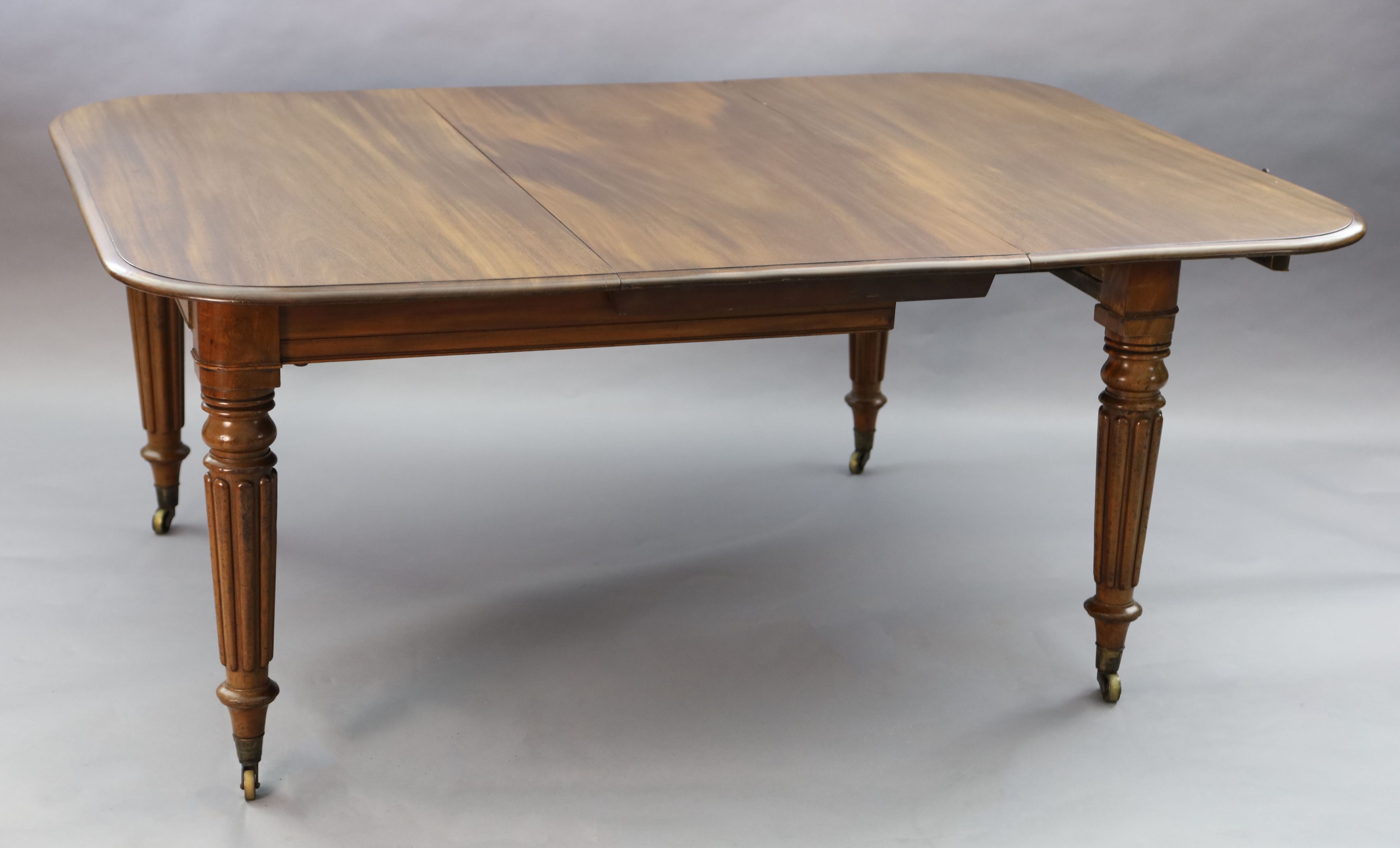 A Victorian mahogany extending dining table, W.4ft 3.5in H.2ft 5in. L.4ft extends to 9ft 1in.